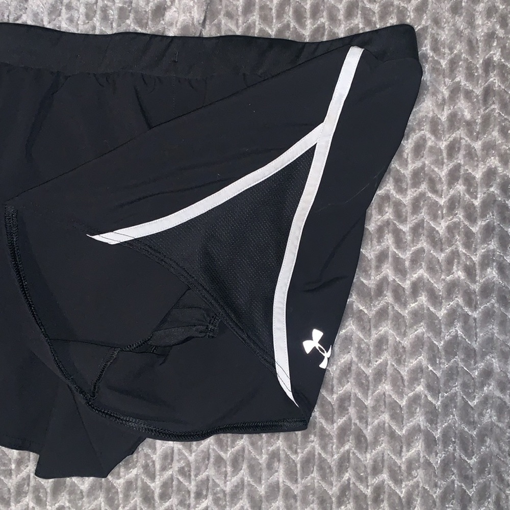 Under Armour Loose Fit Running Shorts. Panty style liner. - Picture 5 of 6